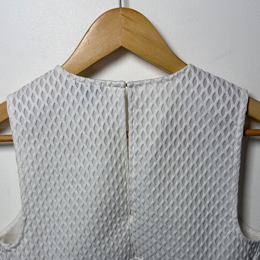 Express White Textured Sleeveless Back Slit Crop Top - Picture 7 of 13